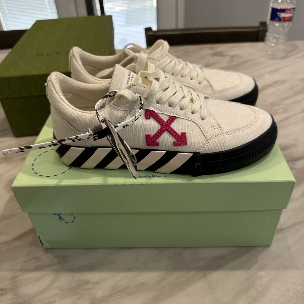 Off-White Vulc Saks Fifth Avenue drop.